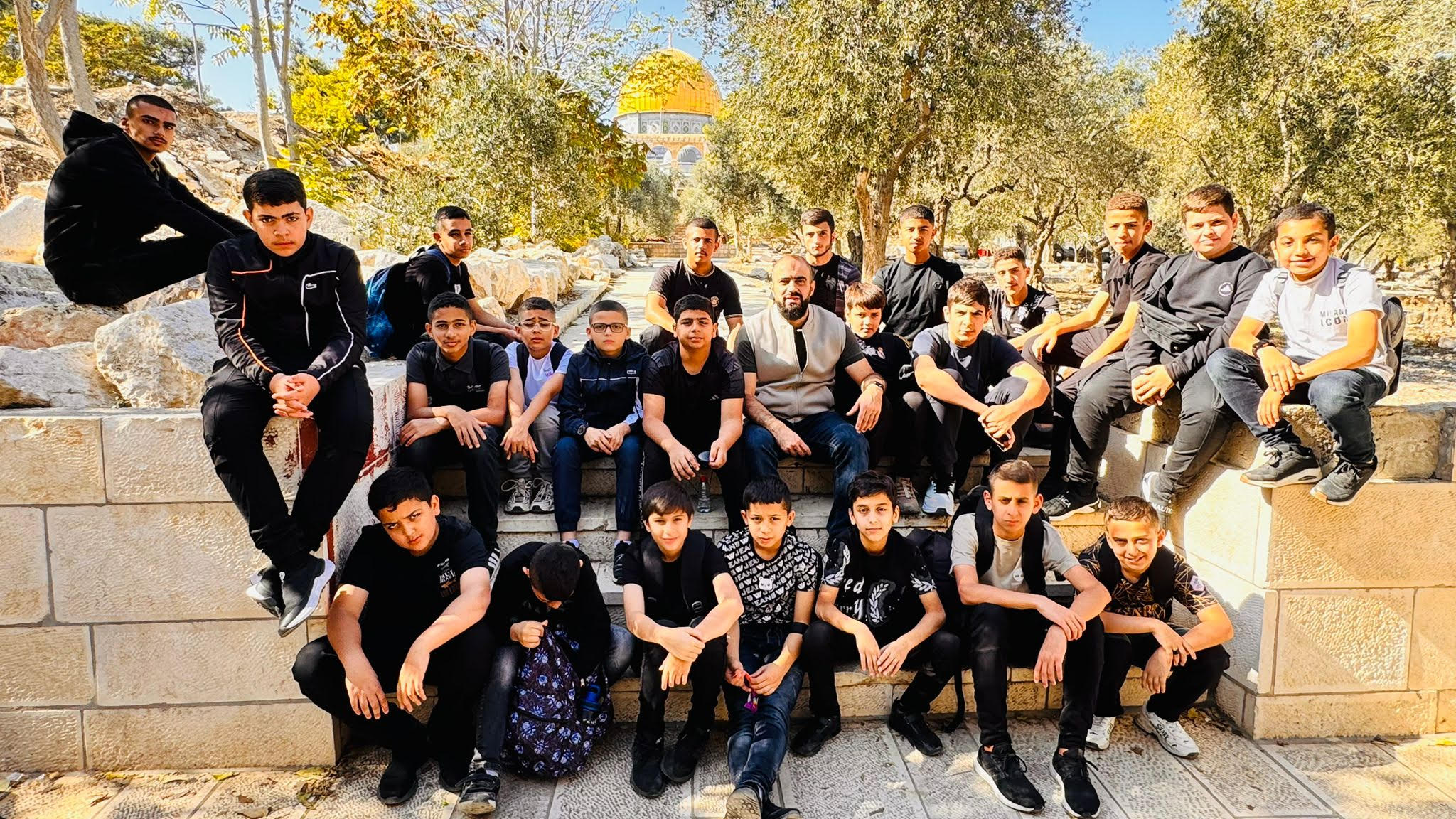 طلاب وطالبات دار القران الكريم - فرقان جلحولية في رحلة الى المسجد الاقصى المبارك